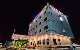 Vadpadraka Hotel And Resort